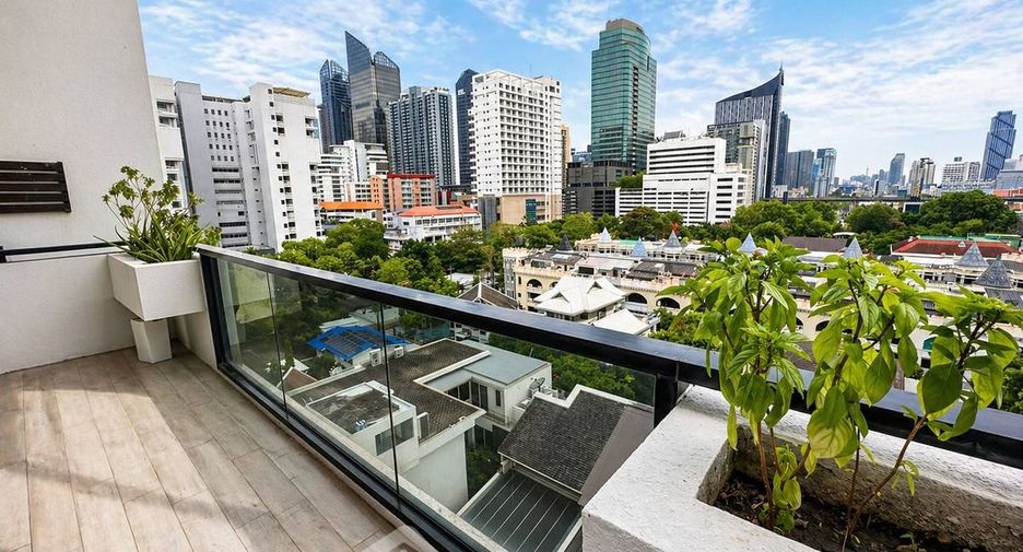 For rent 3 bedrooms condo in Watthana, Bangkok