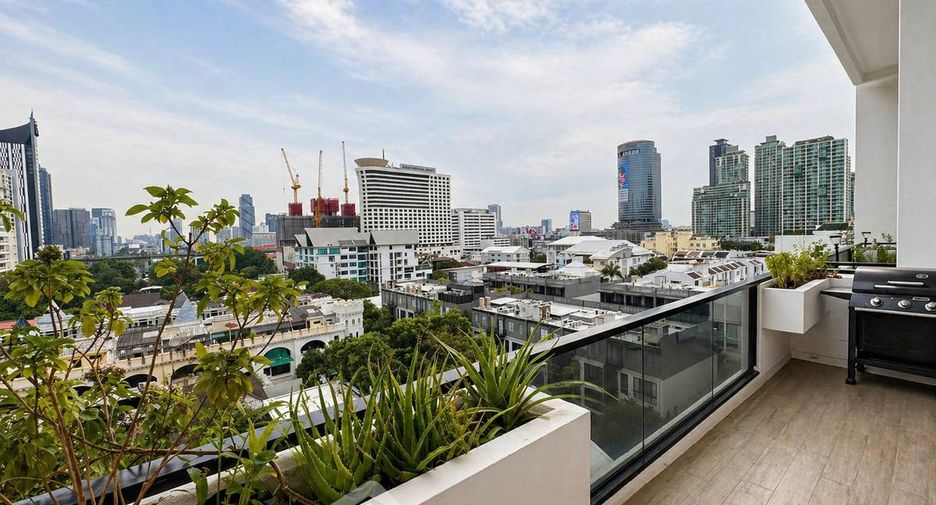 For rent 3 bedrooms condo in Watthana, Bangkok