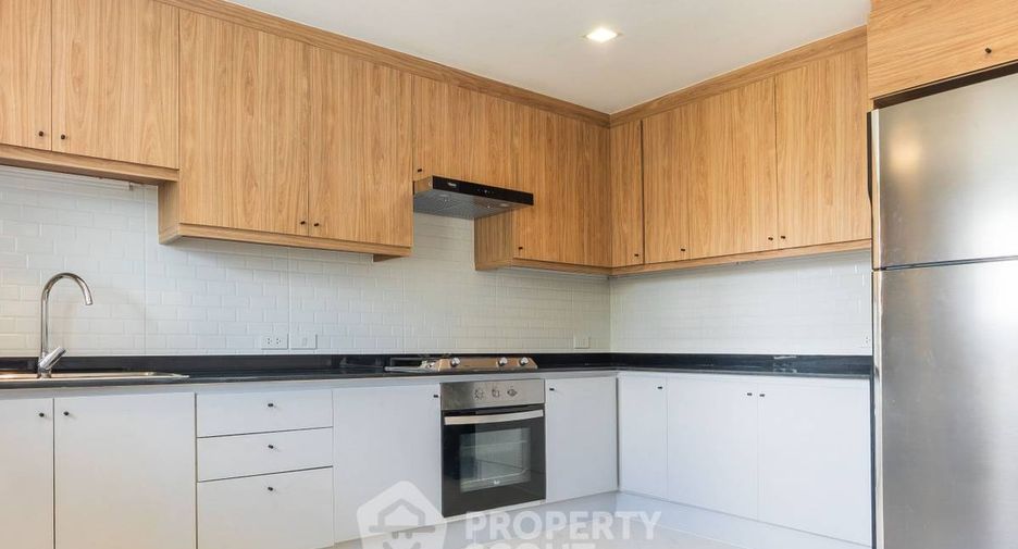 For rent 4 ベッドルーム apartment in Watthana, Bangkok