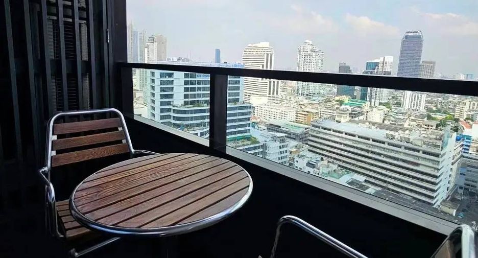 For rent 2 bedrooms condo in Bang Rak, Bangkok
