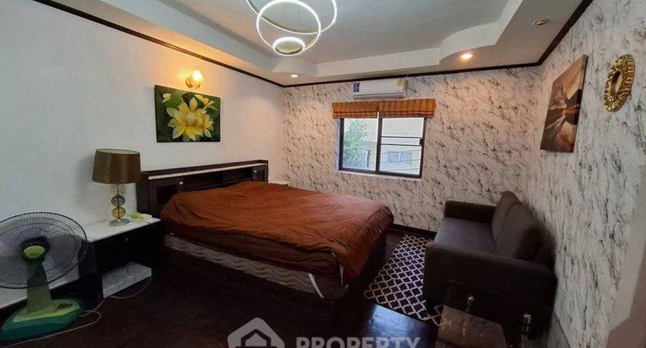 For rent 4 bedrooms townhouse in Pratumnak, Pattaya