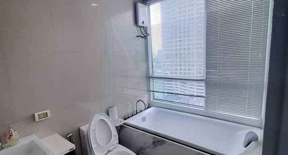À louer 3 chambres condo à Khlong Toei, Bangkok