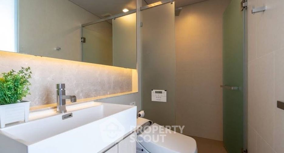 For rent 2 bedrooms condo in Khlong Toei, Bangkok