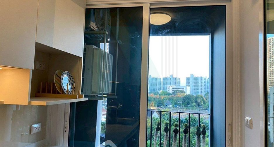 For rent 2 bedrooms condo in Huai Khwang, Bangkok