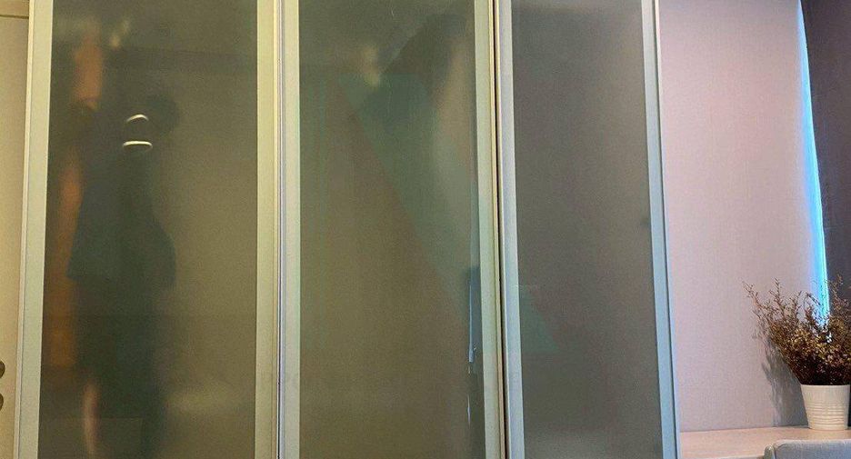 For rent 2 bedrooms condo in Huai Khwang, Bangkok