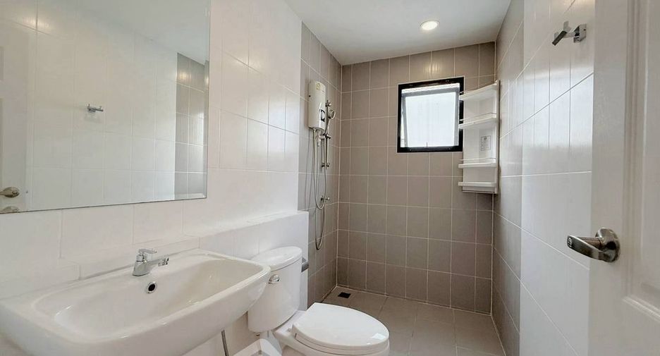 Haus zur Miete mit 4 Zimmer in Khlong Sam Wa, Bangkok