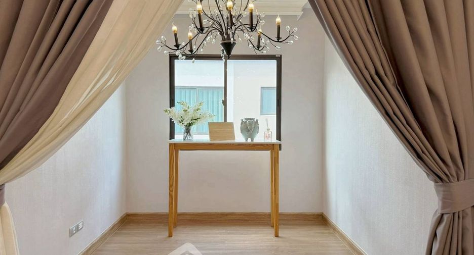 Haus zur Miete mit 4 Zimmer in Khlong Sam Wa, Bangkok