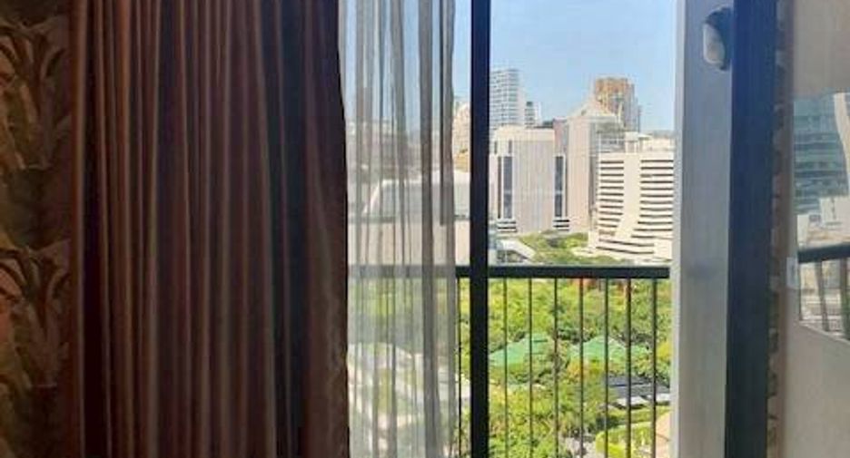 For rent 2 bedrooms condo in Pathum Wan, Bangkok
