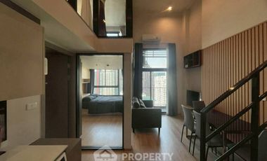 Condo en alquiler de 2 habitaciones en Huai Khwang, Bangkok