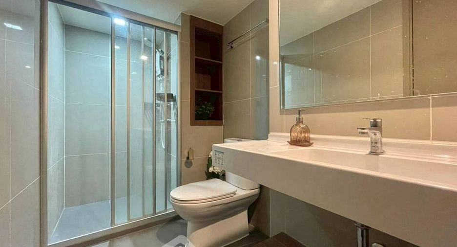 À louer 2 chambres condo à Huai Khwang, Bangkok