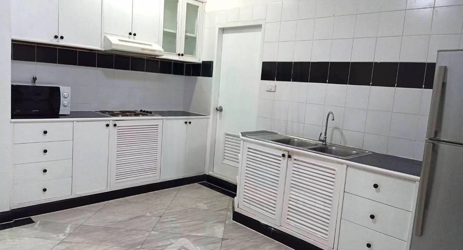 For rent 2 bedrooms condo in Watthana, Bangkok