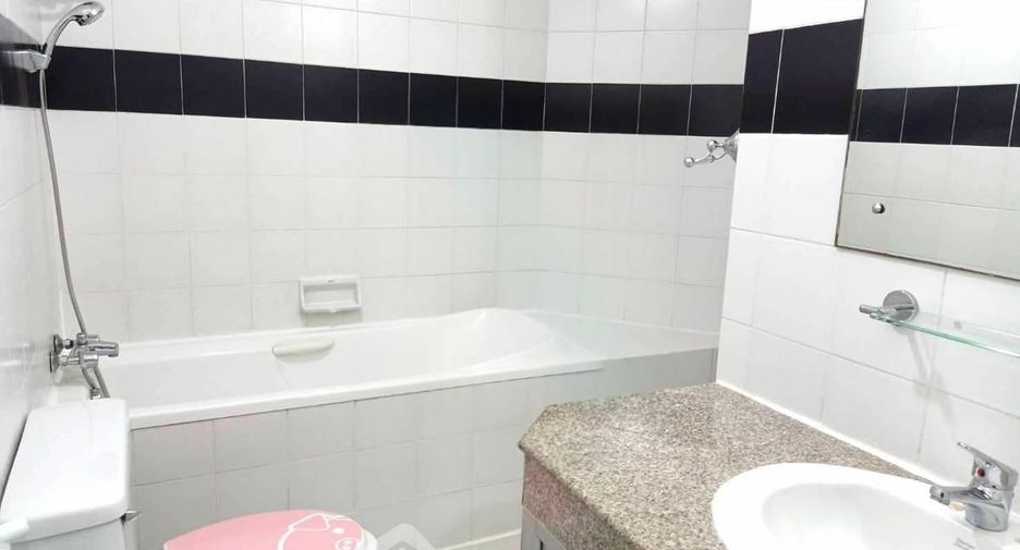 For rent 2 bedrooms condo in Watthana, Bangkok