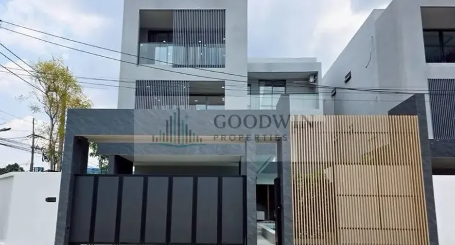 Haus zum Kauf mit 6 Zimmer in Sattahip, Chonburi