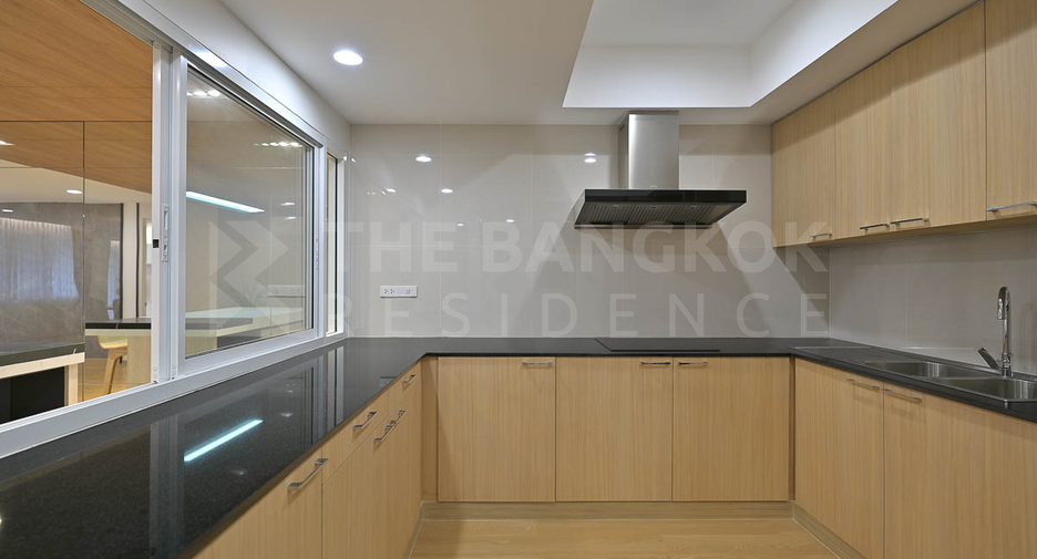 For rent 3 ベッドルーム condo in Khlong Toei, Bangkok