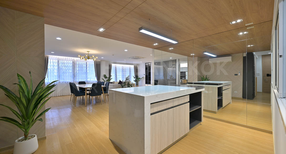 For rent 3 ベッドルーム condo in Khlong Toei, Bangkok