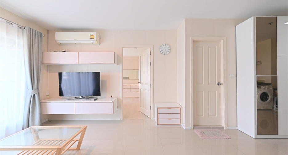Condo en venta de 2 habitaciones en Huai Khwang, Bangkok