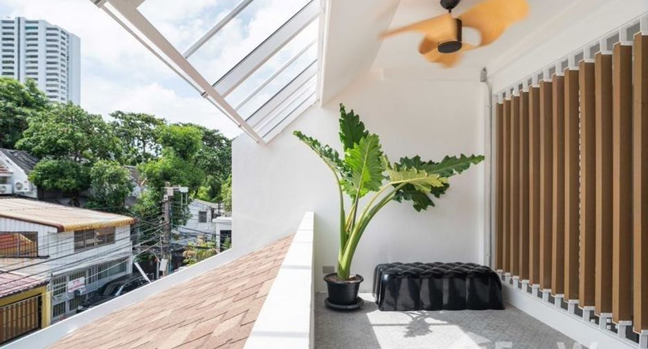 Casa en alquiler de 5 habitaciones en Watthana, Bangkok