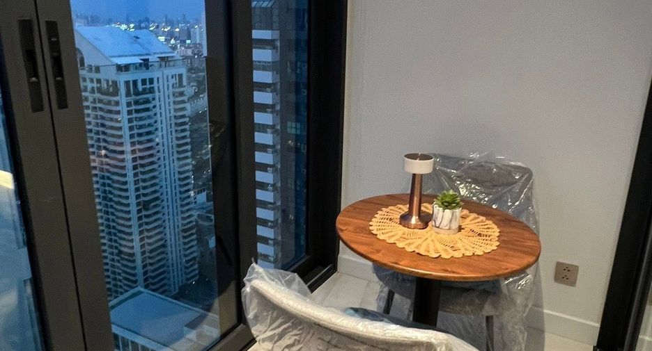À louer 3 chambres condo à Sathon, Bangkok