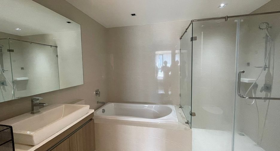 Condo en alquiler de 2 habitaciones en Khlong Toei, Bangkok