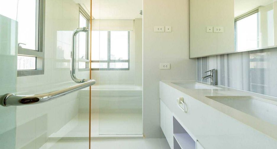 For rent and for sale 2 bedrooms condo in Khlong Toei, Bangkok