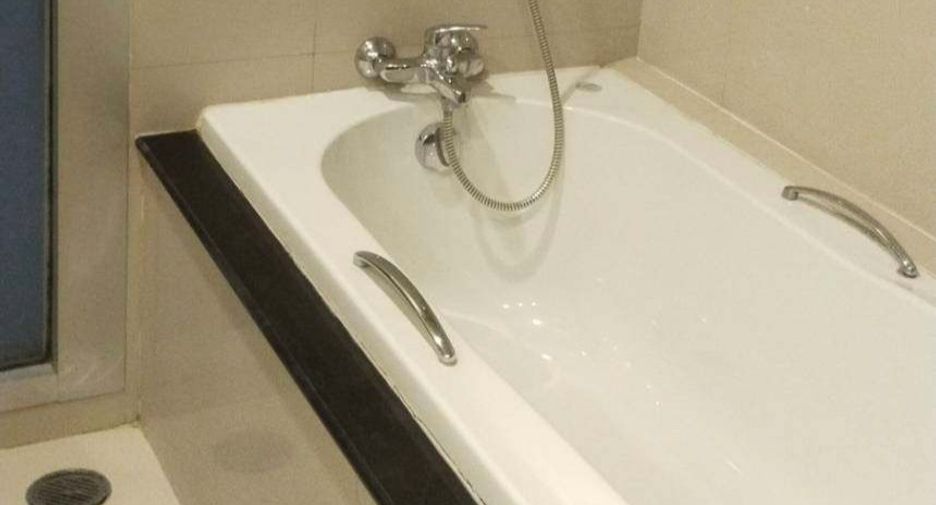 Condo en alquiler de 3 habitaciones en Khlong Toei, Bangkok