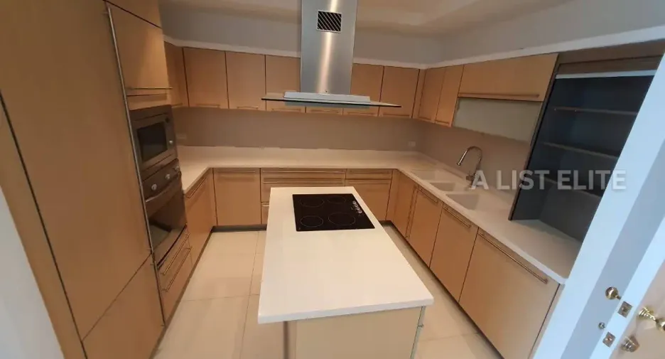 Condo en alquiler de 5 habitaciones en Pathum Wan, Bangkok