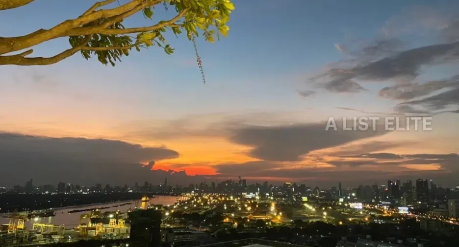 For sale 2 bedrooms condo in Khlong Toei, Bangkok