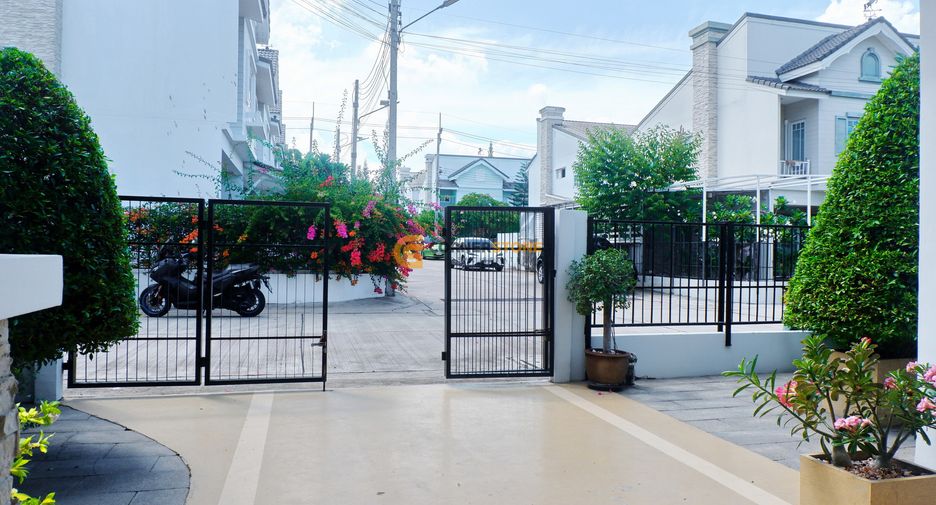 For sale 3 ベッドルーム house in Huay Yai, Pattaya