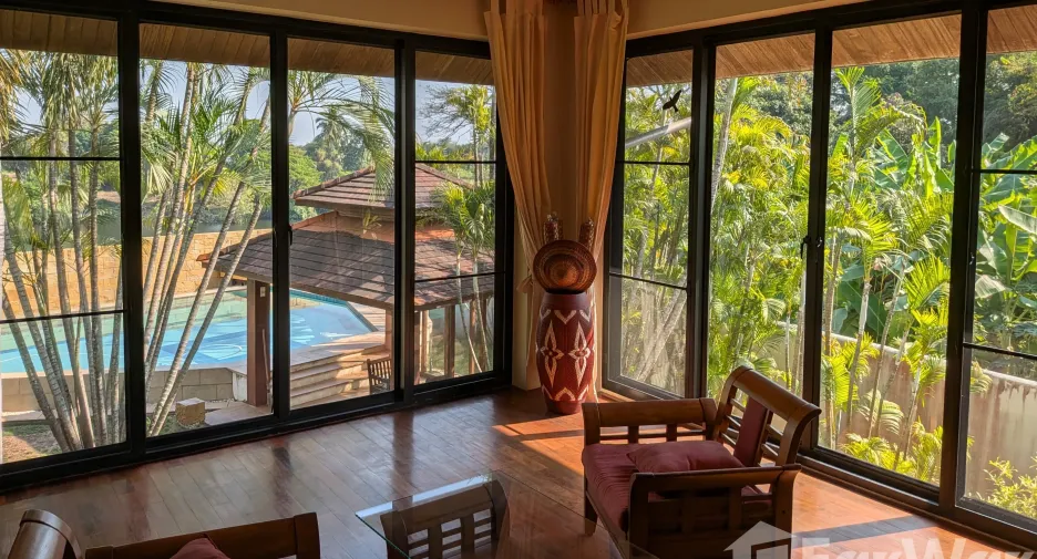 For sale 6 bedrooms villa in Tha Bo, Nong Khai