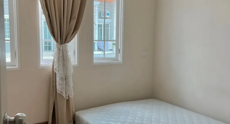 Casa adosada en alquiler de 3 habitaciones en Mueang Chiang Rai, Chiang Rai
