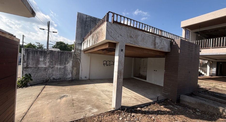 For sale 3 bedrooms villa in Mueang Phuket, Phuket
