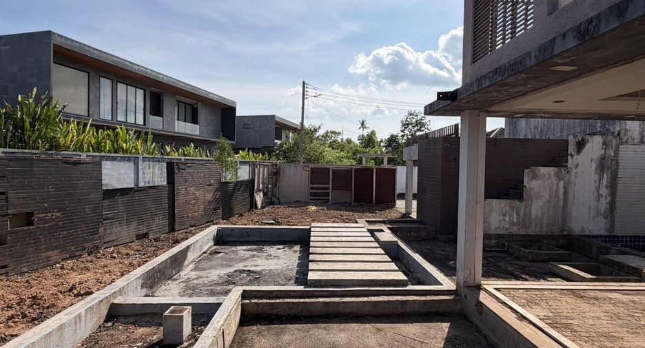 For sale 3 bedrooms villa in Mueang Phuket, Phuket