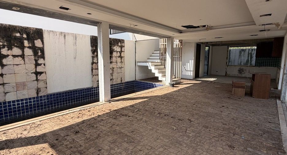 For sale 3 bedrooms villa in Mueang Phuket, Phuket