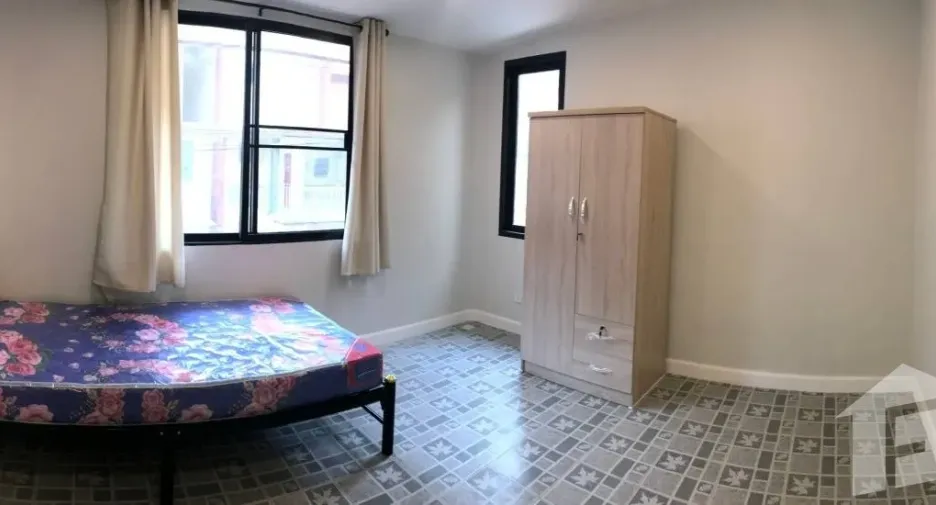 Casa adosada en venta de 8 habitaciones en Phutthamonthon, Nakhon Pathom
