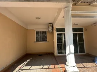 Casa adosada en venta de 3 habitaciones en Huai Khwang, Bangkok