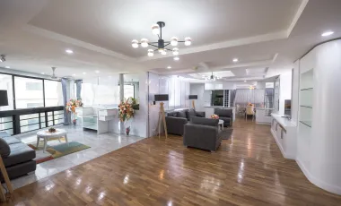 For rent 3 bedrooms condo in Khlong Toei, Bangkok