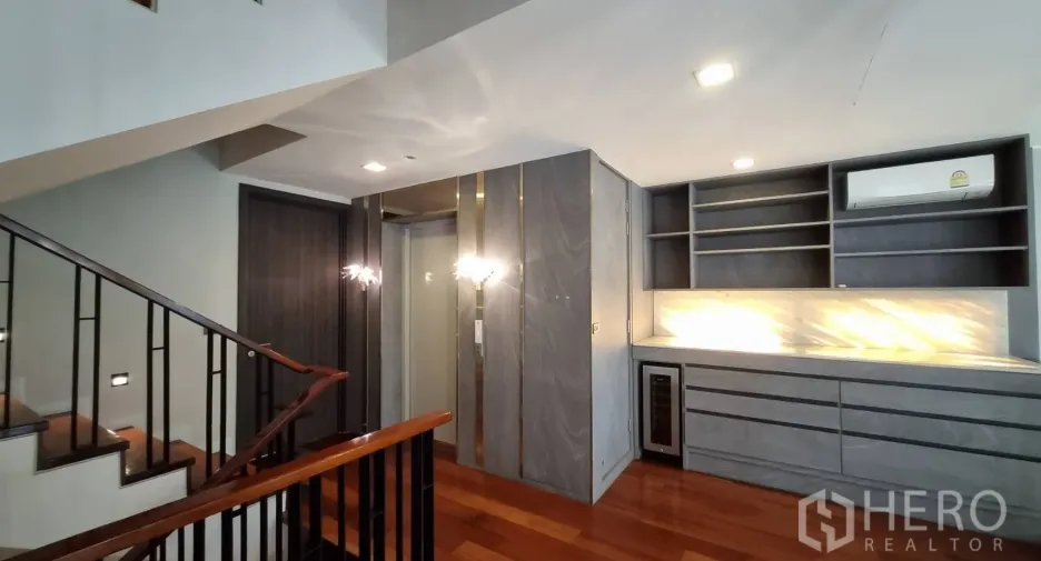 For rent 4 bedrooms townhouse in Watthana, Bangkok