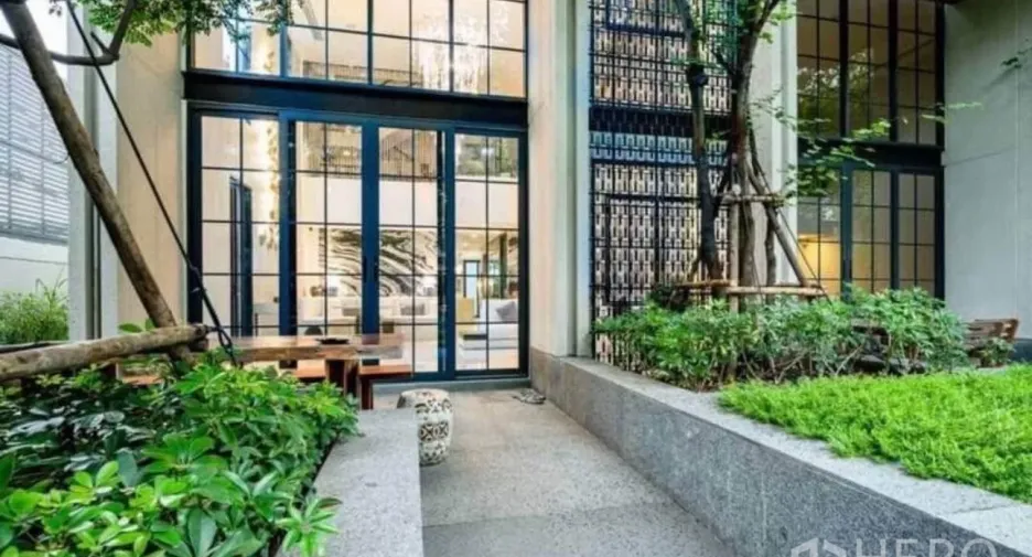 For rent 4 bedrooms townhouse in Watthana, Bangkok