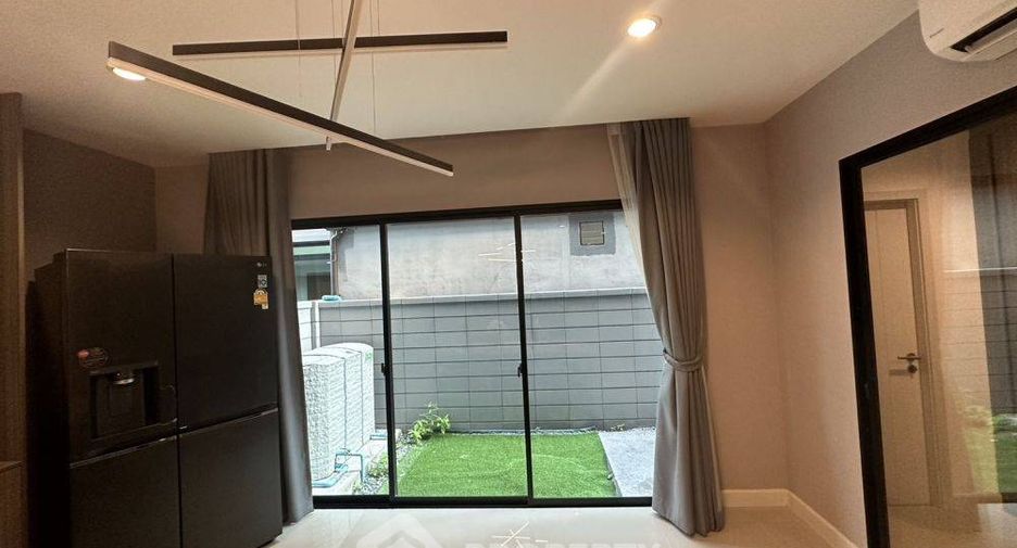 Reihenhaus zum Kauf mit 3 Zimmer in Saphan Sung, Bangkok