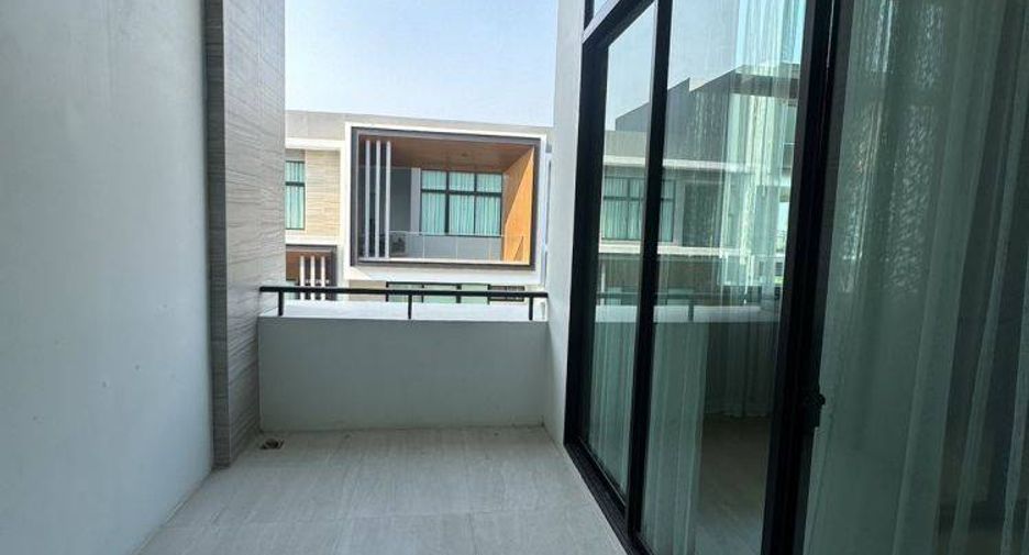 Reihenhaus zum Kauf mit 3 Zimmer in Saphan Sung, Bangkok