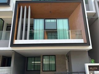 For sale 3 bedrooms townhouse in Saphan Sung, Bangkok