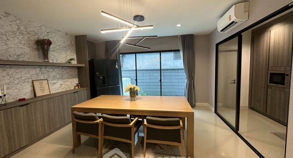 Reihenhaus zum Kauf mit 3 Zimmer in Saphan Sung, Bangkok