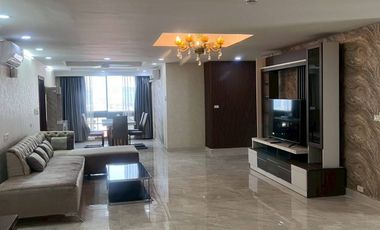 For rent 3 bedrooms condo in Khlong Toei, Bangkok