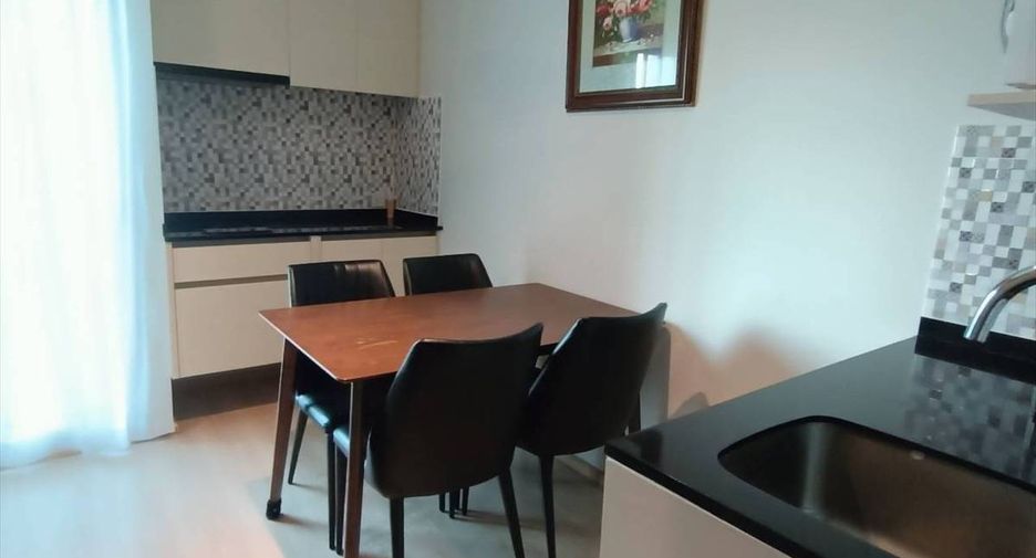 Condo en alquiler de 2 habitaciones en Huai Khwang, Bangkok