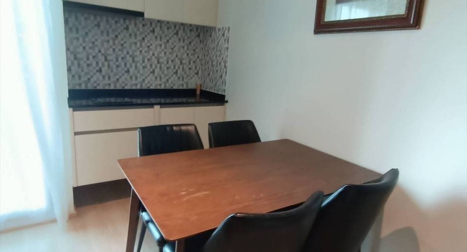 Condo en alquiler de 2 habitaciones en Huai Khwang, Bangkok