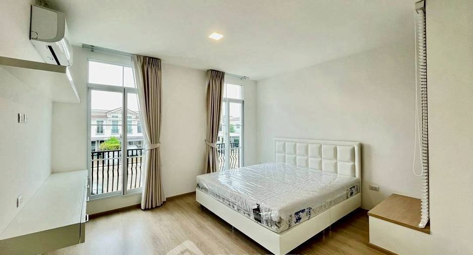 Casa adosada en alquiler de 3 habitaciones en Prawet, Bangkok