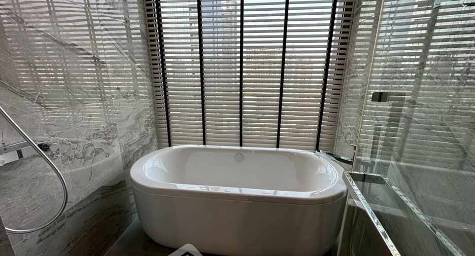 For rent 3 bedrooms condo in Khlong Toei, Bangkok