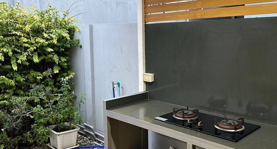Casa adosada en venta de 2 habitaciones en Prawet, Bangkok