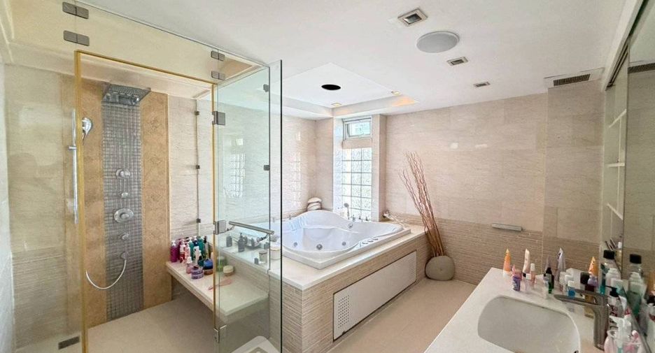 For sale 4 bedrooms condo in Khlong Toei, Bangkok