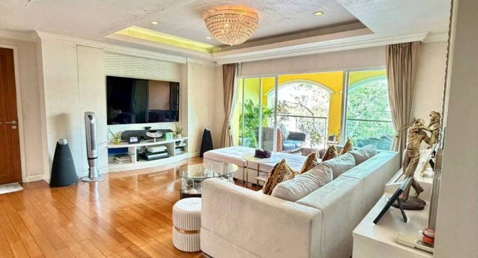 For sale 4 bedrooms condo in Khlong Toei, Bangkok